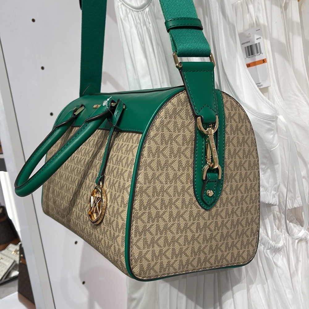 Michael Kors med Duffel Travel - Leather/Coated

PALMETTO GREEN 
MD DUFFLE

NWT - Picture 3 of 16